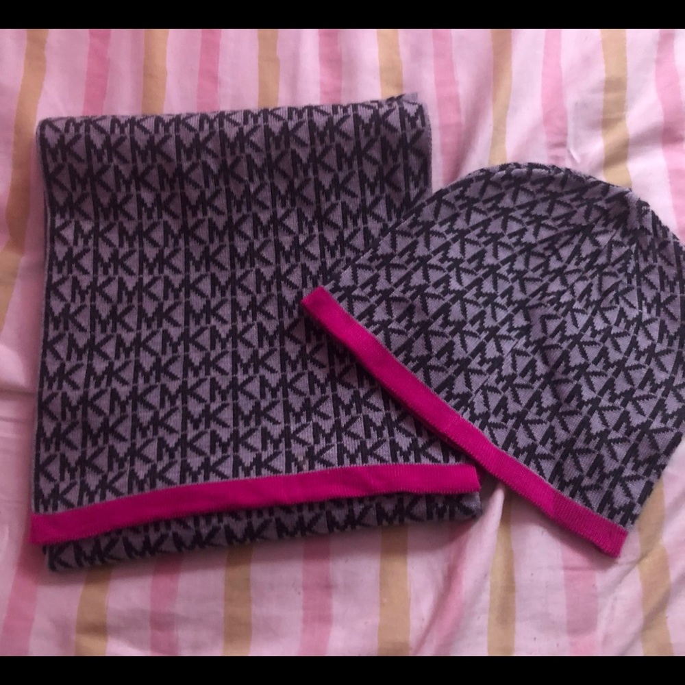 Micheal kors hat and scarf